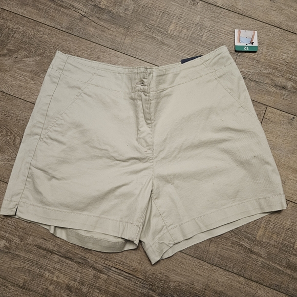 Nautica Pants - Cream Nautica Women's Mid Rise Twill Short Size 12 5" Inseam NWT